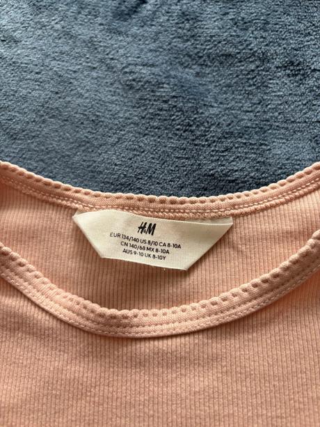 Krásné meruňkové triko zn. h&m - v.134/140, h&m,134
