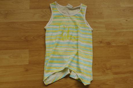 Volny top se zlutymi a zelenymi prouzky vel.134/14, 134