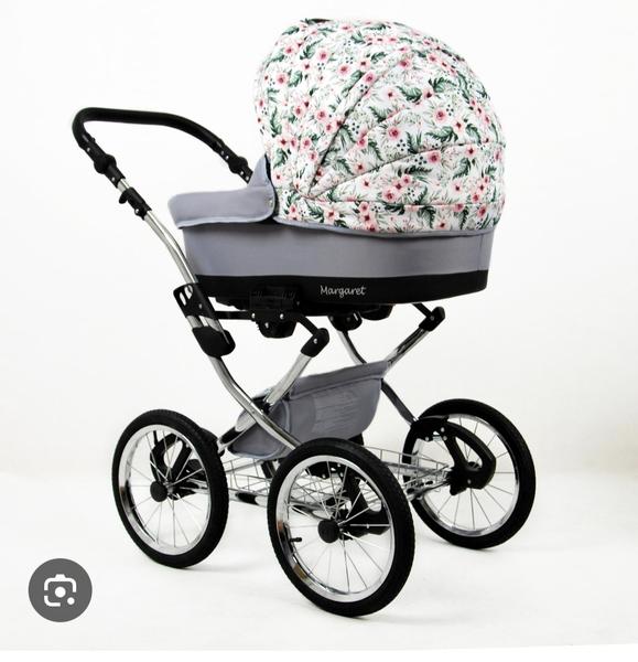 Hodí se modrý kočárek i pro kluka?