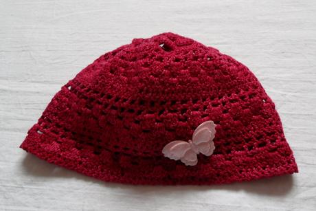 C42	dívčí elegantní háčkovaná čepička, 74