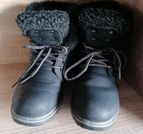 Černé kotníkové boty vel 33, 33