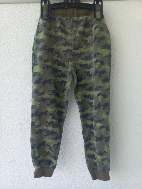 Maskáčové tepláky, sinsay,104