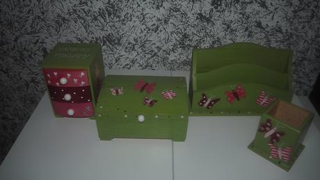 Ručně vyráběný dřevěný set,