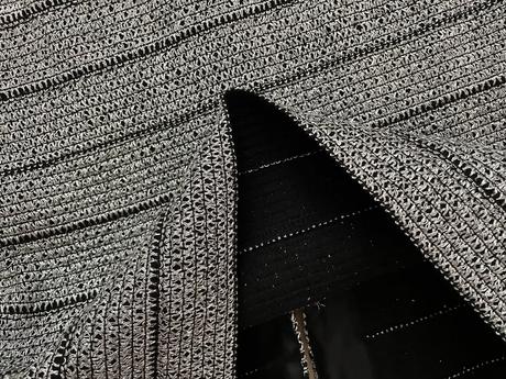 Nové, materiál jako drátky, šaty, vel m i méně, m