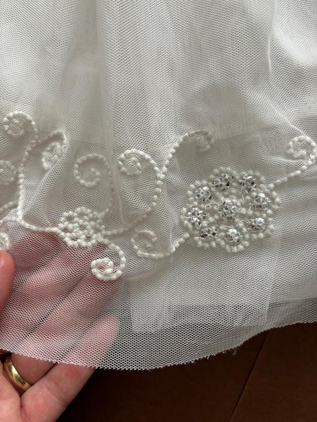 Ob/ šaty krémové družičkové - v.4/5 let, 110