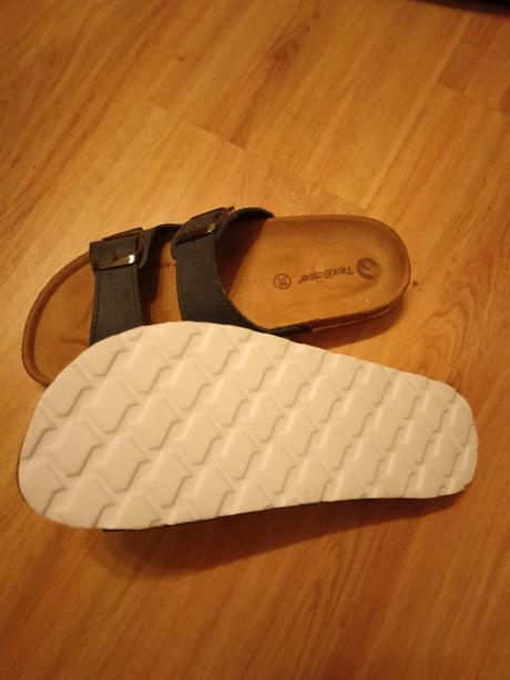 Nenošené pantofle, 38