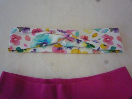 Originální sukně s čelenkou s kytičkami vel 134, 134