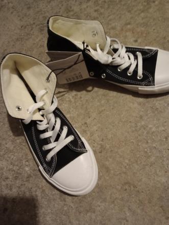 Nové plátěné tenisky, 38