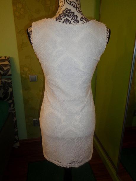 Sněhově bílé krajkové šaty, s