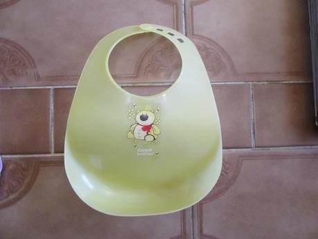 Žlutý a fialový plastový bryndáček s kapsou, canpol babies