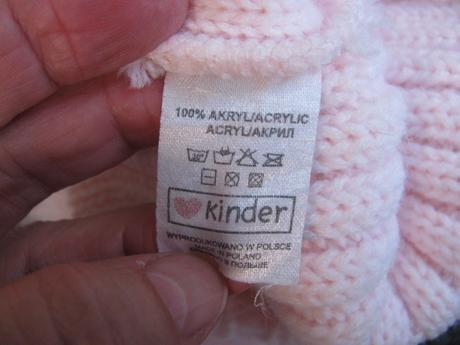 Krásná pružná růžová čepice s bambulemi, 92