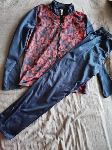 Teplákovka, decathlon,152