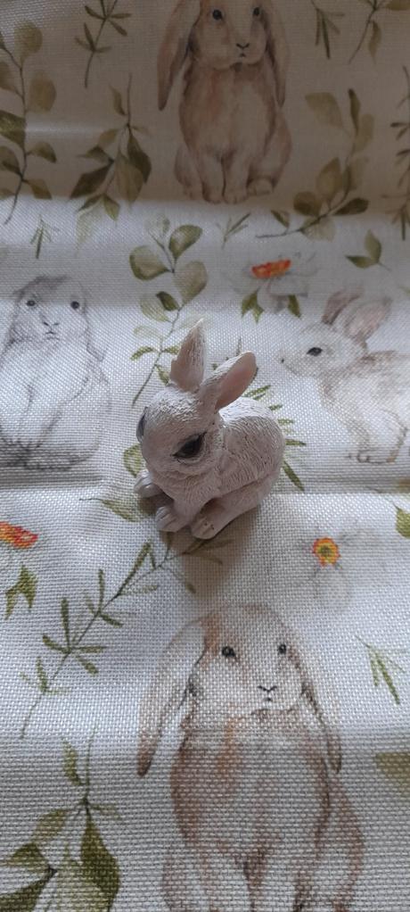 Velikonoční běhoun se zajíčky a květinami, 