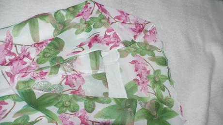 Saty s ruzovymi kvety a listy, xs