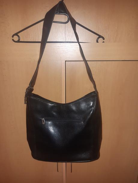 Dámská, černá kabelka - hadinka, 