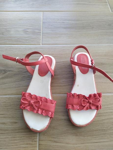 Korálové sandály na mírném klínku, agaxy,32