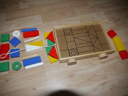 Dreveny vozicek na tahani -   kostky, 