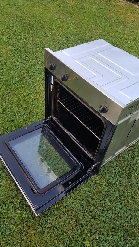 Elektricka trouba, indesit