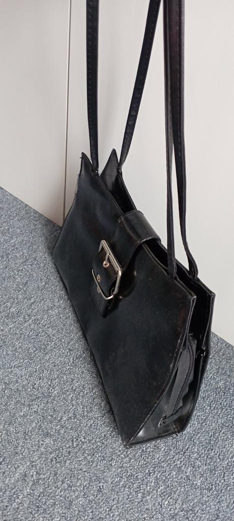 Kabelka přez rameno,