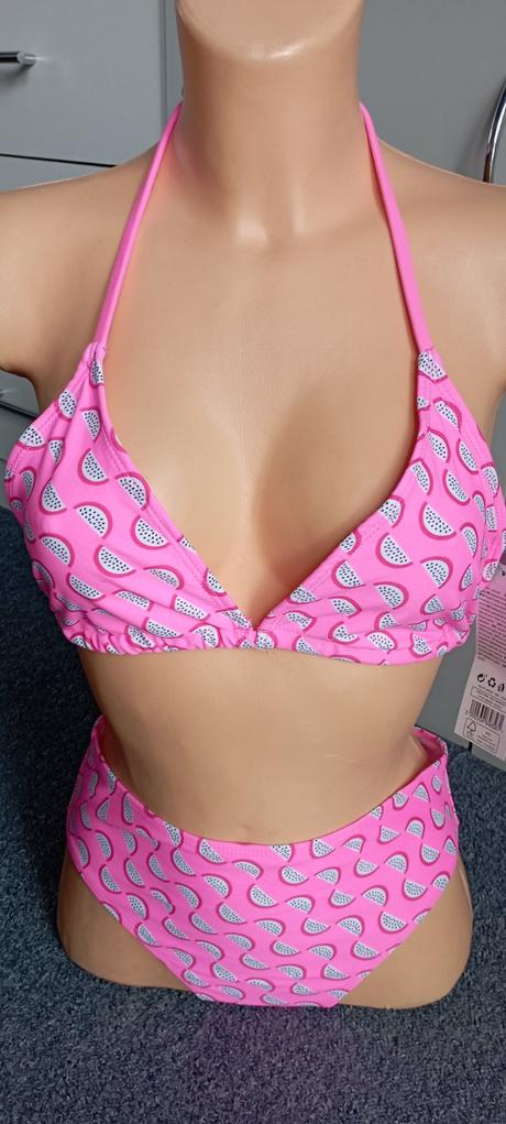 Neonové růžové plavky, 