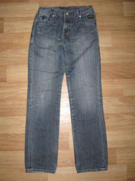 Džíny, 158