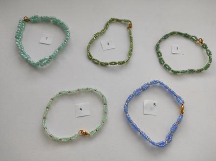 Korálkové náramky, 