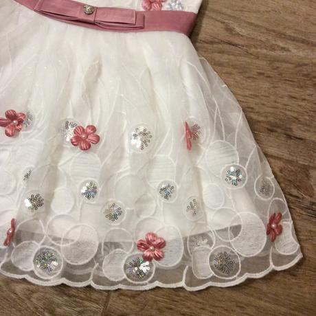 Slavnostní šaty zdobené našitými květinkami, pretty girl,80