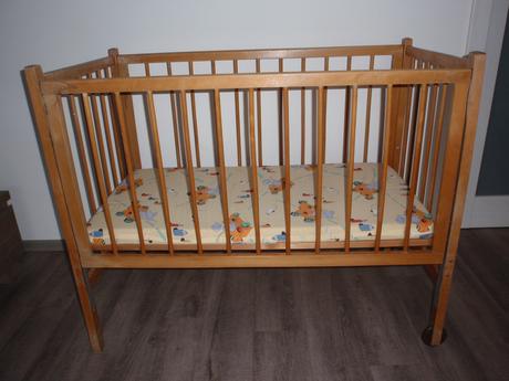 Postýlka dětská s matrací dřevěná přírodní., šířka (cm): 60,délka (cm): 120