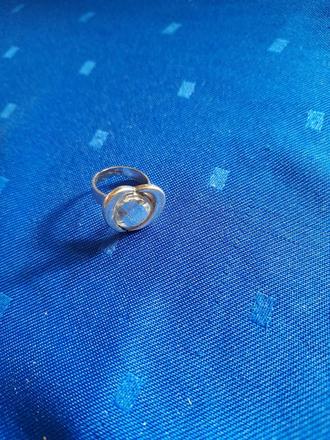 Zajímavý dětský prstýnek z poutě,