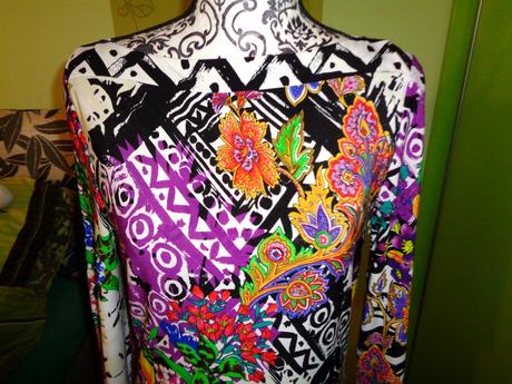 Luxusní květované šaty s lodičkovým výstřihem, 40