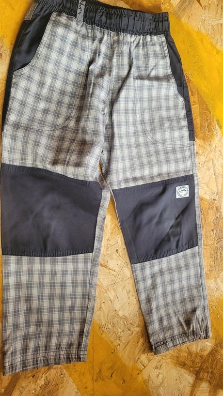 Plátěné kalhoty, 4 x triko a nové slipy, 104–116