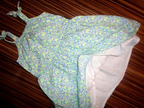 Krásné šaty s drobnými kytičkami, marks & spencer,110