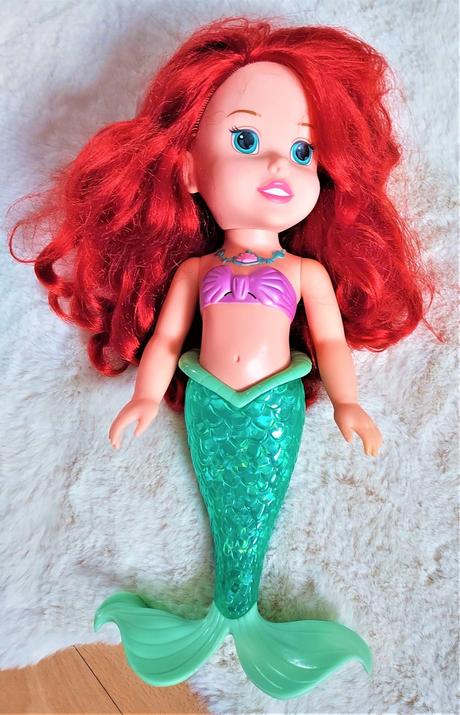 Velká panenka ariel zpívající, mluvící, 