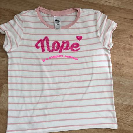 146/152 c&a bile tricko - ruzove prouzky s napisem, c&a,146