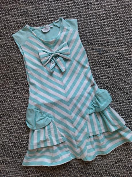Pruhované šaty, 110