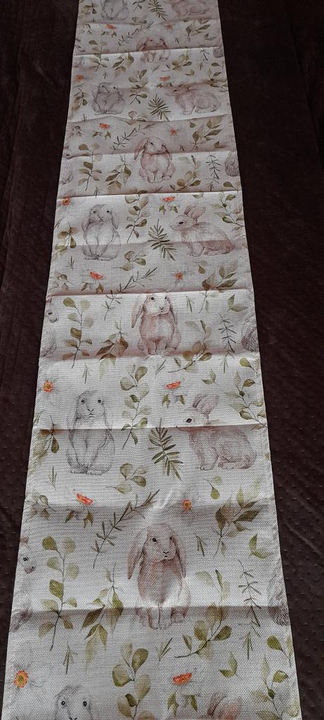 Velikonoční běhoun se zajíčky a květinami, 