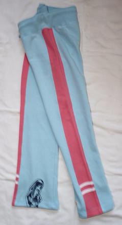 Am10. tepláky s holkou 8 let, 134