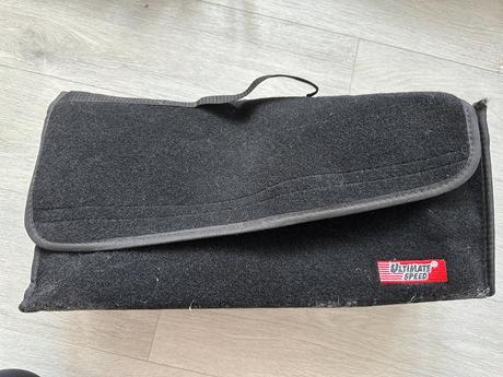 Černý organizér do auta do zavazadlového prostoru, 