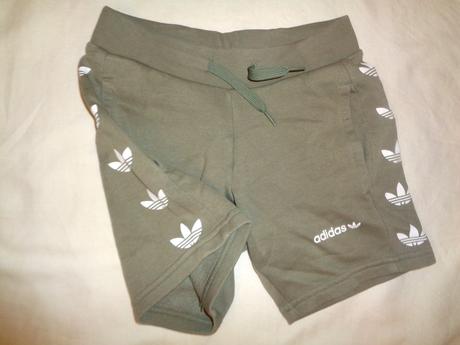 Khaki bavlněné šortky adidas 5/6 let, adidas,116