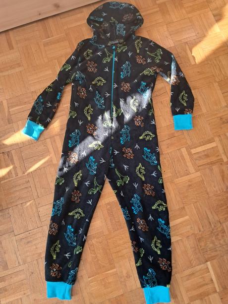 Teplý overal s dinosaury, 134