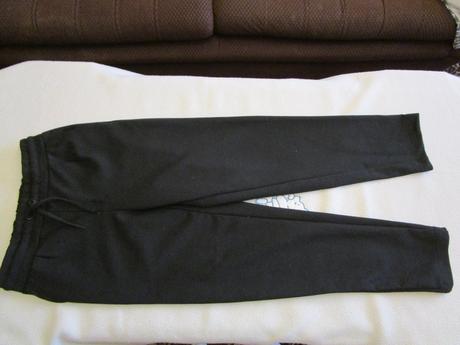 Černé tepláky, vel. 140, v pase guma + šňůrka, 140