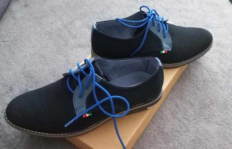 Společenské boty, 32