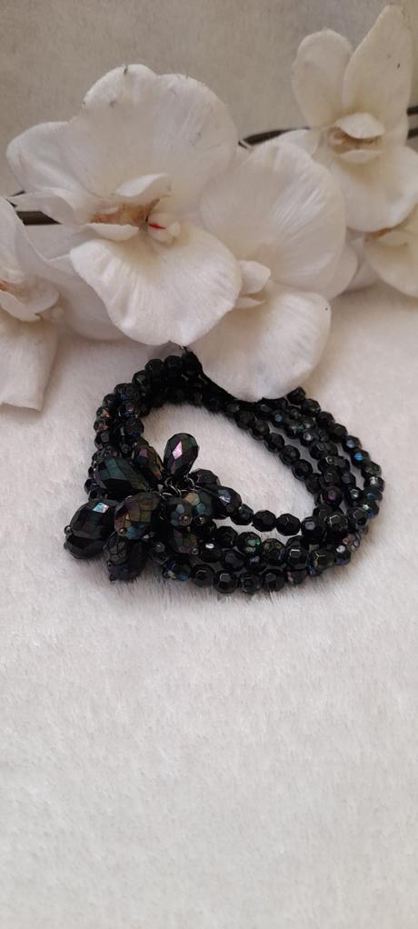 Korálkový elastický náramek s kytičkou, orsay