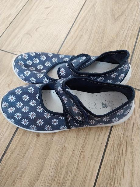 Dívčí bačkory., baťa,33