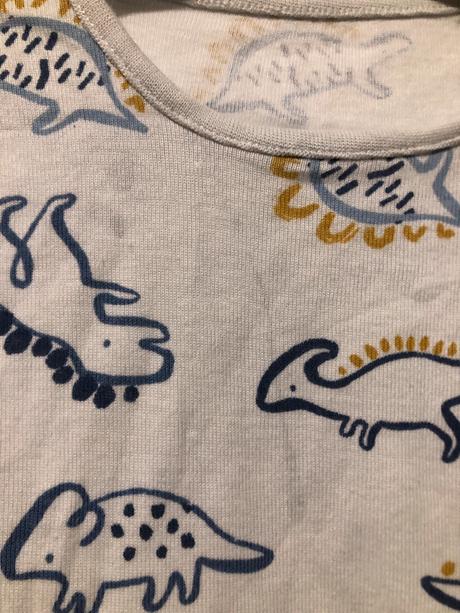 Bílé triko s dinosaury, 92