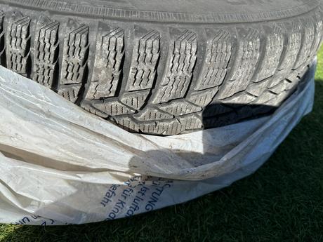 Zimní kola nokian - disky a pneu, 4 ks 185/65 r15, 