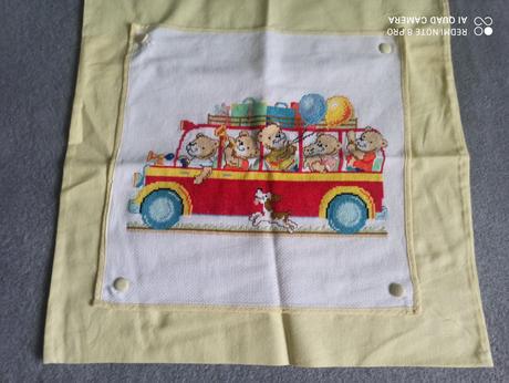 Ručně vyšívaný polštář, 