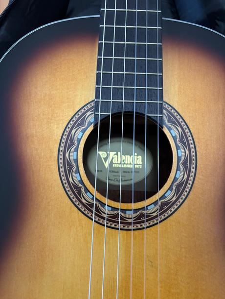 Kytara 4/4 valencia304 s pouzdrem a náhr. strunami,