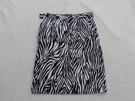 Zebra - uzka kratka sukne, 34