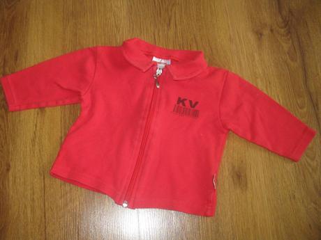 Červená mikina, 62